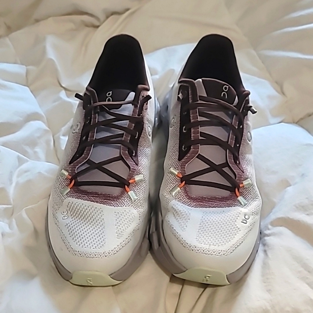 On cloud shoes size 8.5